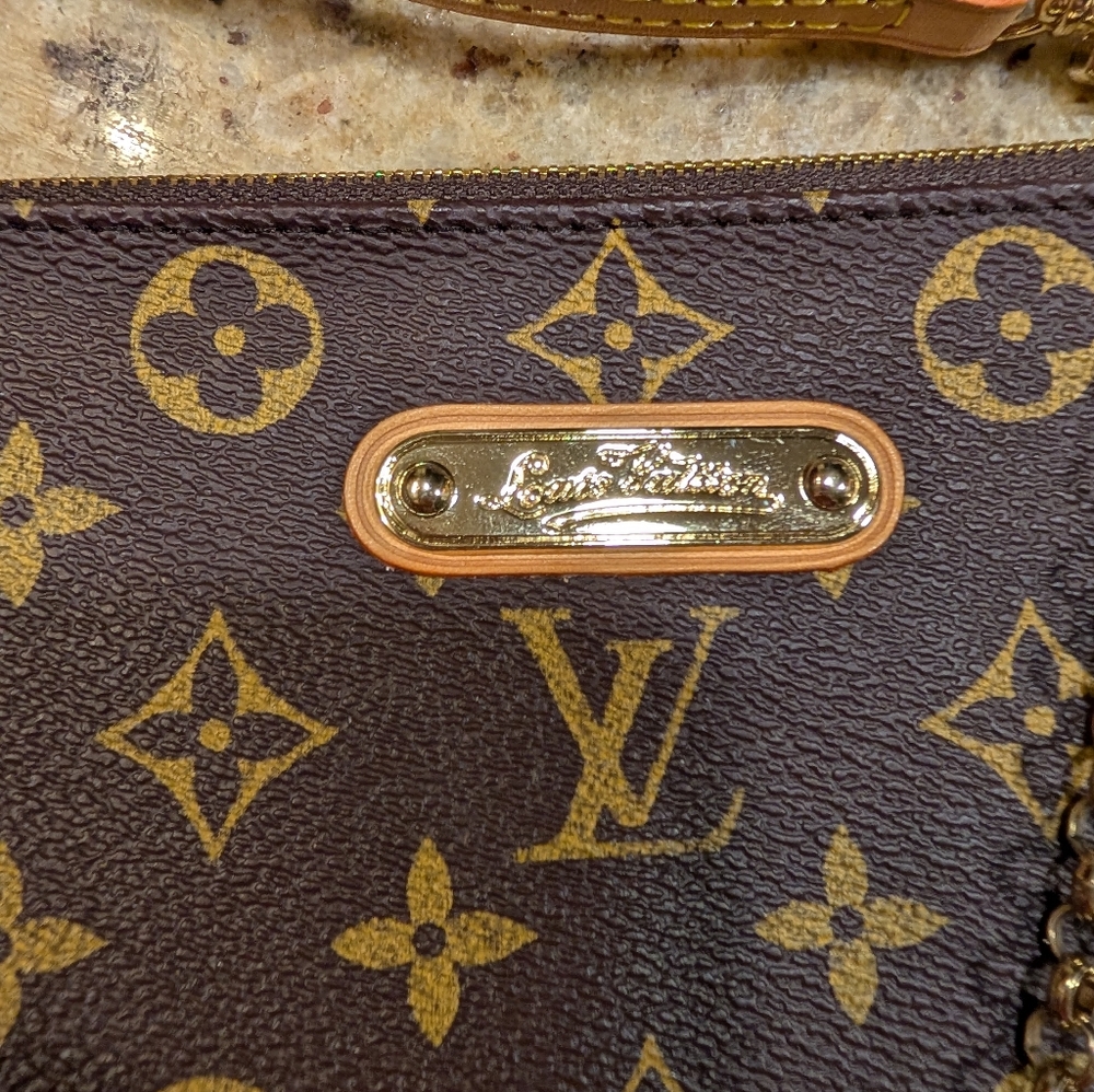 Louis Vuitton Monogram Eva Pochette with Gold Chain And Cardholder - Picture 4 of 13